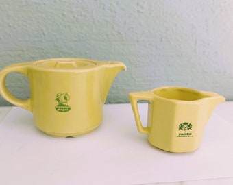 THEIERE et POT à LAIT-  Pagès - Jaune pâle - Objet publicitaire - estampillé - Vintage