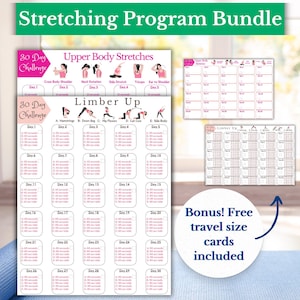 Könnte beinhalten: Ein druckbares 30-Tage-Stretching-Programm-Paket mit zwei verschiedenen Routinen: Oberkörper-Stretching und Lockerung. Das Paket enthält ein Bonus-Set mit Reisekarten in Reisegröße. Das Bild zeigt eine rosa Yogamatte mit den druckbaren Blättern darauf.
