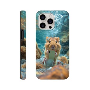 Hamster onderwater harde schaal, knaagdier met mobiele telefoon duikt mobiele telefoonbescherming, cavia belt mobiele telefoonhoes, rat met telefoon