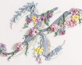 Blumen Monogramm Seidenband Stickerei Kit: Anfänger DIY Handwerk