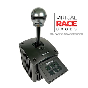 Könnte beinhalten: Schwarzer Sim-Racing-Schalthebel mit silbernem Knauf und Stream Deck. Der Schalthebel hat eine Ganganzeige und den Text "FANATEC". Das Bild enthält auch den Text "VIRTUAL RACE GOODS SIM RACING RIG ACCESSORIES".