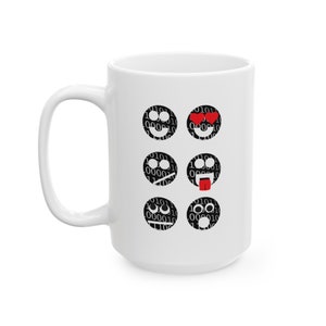 Könnte beinhalten: Weiße Keramik-Kaffeetasse mit einem schwarz-weißen Design aus sechs verschiedenen Smiley-Gesichtern in Binärcode. Die Smileys haben verschiedene Ausdrücke, darunter glücklich, verliebt, gelangweilt und Zunge rausstrecken.
