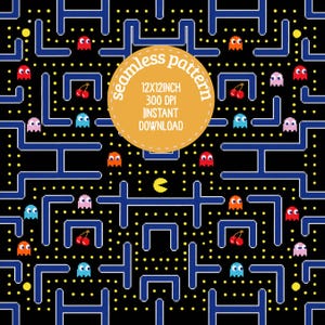 Puede incluir: Patrón sin costuras con un diseño de juego de arcade clásico. El patrón incluye un laberinto con paredes azules, fantasmas coloridos, cerezas y Pac-Man. Una etiqueta circular dice "patrón sin costuras" y "12x12 pulgadas 300 DPI DESCARGA INSTANTÁNEA".