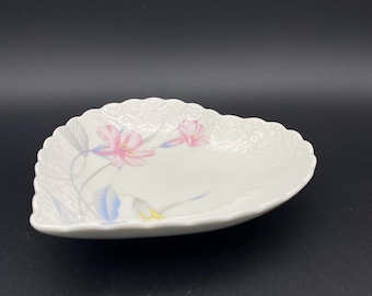 Plato con forma de corazón de Mikasa Eden's Garden / Porcelana de hueso floral