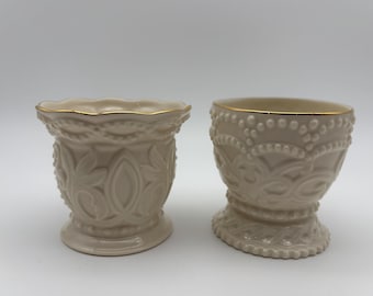 Juego de velas votivas clásicas Lenox vintage en color marfil, ribete de cuentas con clavos y detalles en oro de 24 quilates.