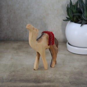 Pair of Olive Wood Camels with Red Saddles – 9x8cm Handmade Figurines from Jerusalem, Inspired by Holy Land Traditions
