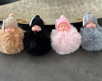 Grappige sleutelhanger slapende  baby pompom  mooie cadeau