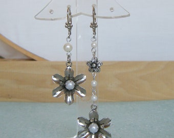 FLOWER POWER - Asymmetrical Daisy Earrings