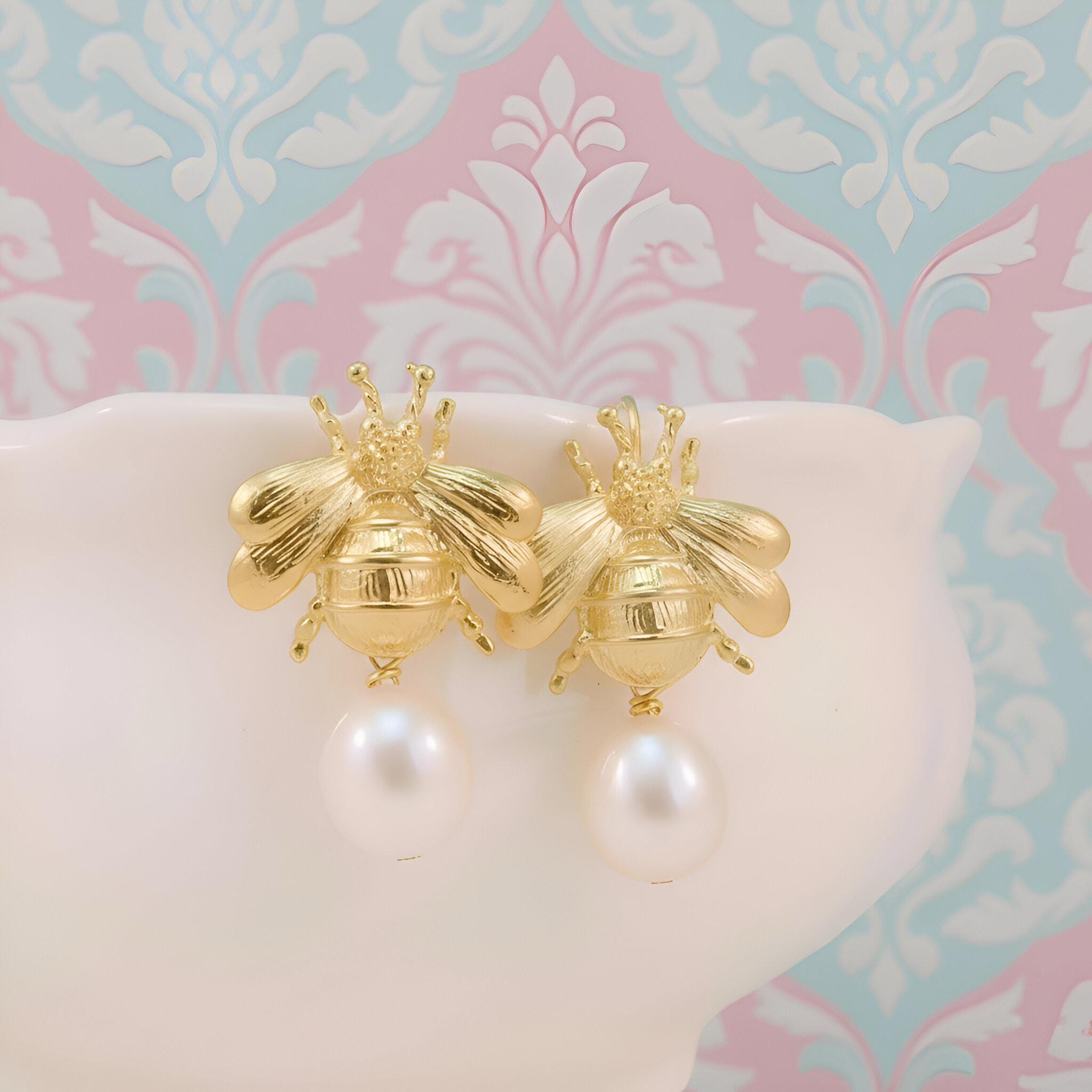 Freshwater Pearl and Gold Bumble Bee Drop Earrings, Honeybee  display picture 1