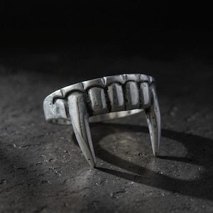 Astarion-Inspired Vampire Ring | Tarnish-Free Gothic Statement Jewelry | Antique Silver Vampire Teeth Design | Unique Gift for Women