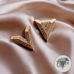 Pendientes de moda con la letra V en oro, joyería de moda de lujo para mujeres elegantes, accesorios para fiestas de noche, joyas de oro como regalo de cumpleaños para ella
