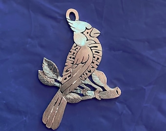 Collar de cardenal hecho a mano en plata de ley con colgante personalizado con nombre.