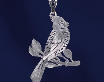 Collar de plata de ley hecho a mano con colgante de pájaro cardenal y colgante con inicial personalizada.