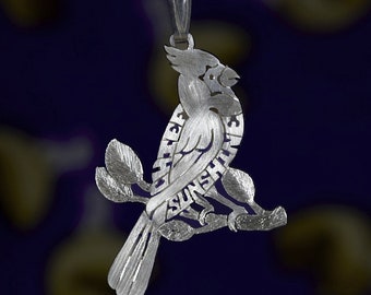 Collar de cardenal hecho a mano en plata de ley con colgante personalizado con nombre.