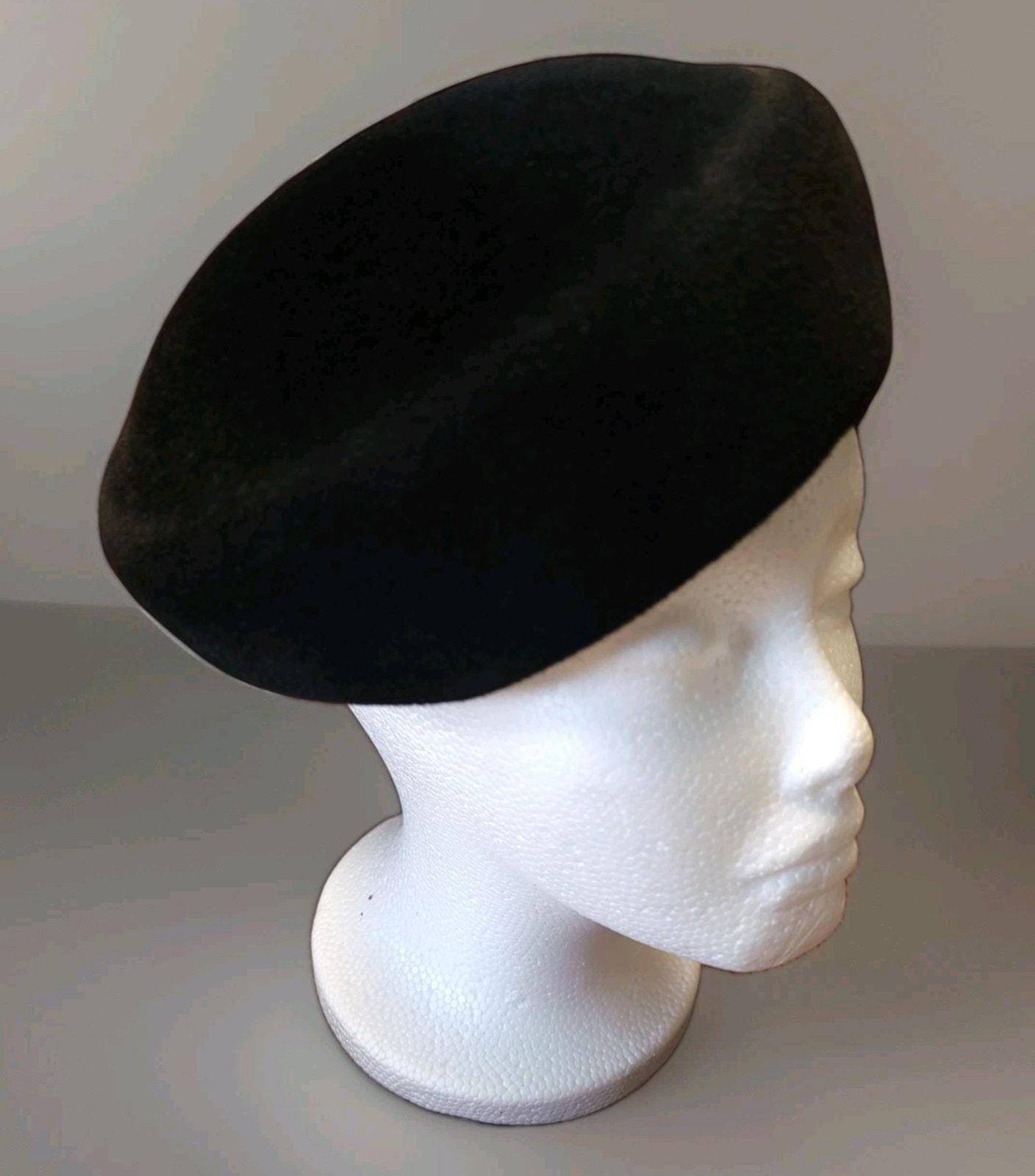 Vintage Women’s Black Wool Beret Faux Fur Pom Academia Preppy Retro Classic Chic Manon Fur Pom-Pom Beret in Black: FurHatWorld.com main image 4