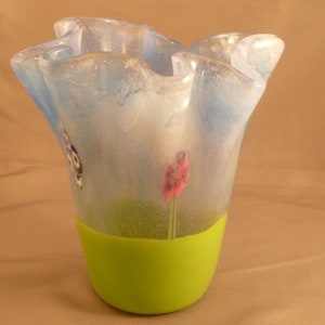 Dancings Flowers Small Vase