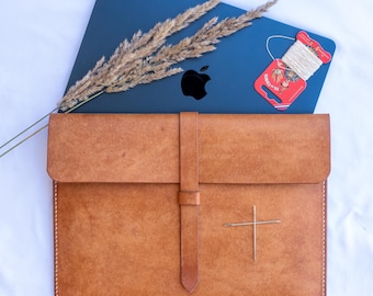 Handsytt MacBook-läderfodral – Badalassi Carlo Pueblo-läder, vegetabiliskt garvat, Tillverkat i Tyskland – För 13-16" MacBook och iPad Pro