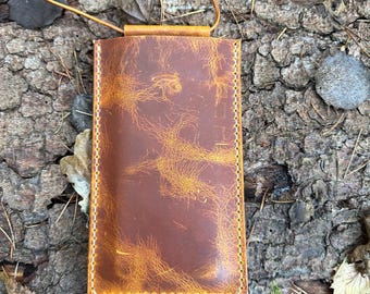 Minimalist Leather Phone Case – Italian Veg Tan Crossbody Pouch for iPhone (Handcrafted)