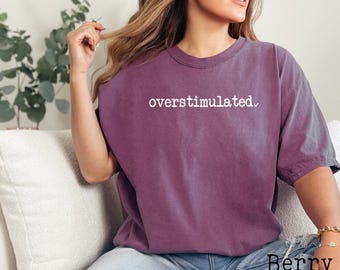 Camiseta Comfort Colors Overstimulated, Camiseta de mamá sarcástica