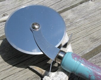 Blue and Purple Heavy Duty Pizza Cutter