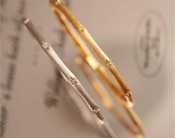 ブラッシュドスターシルバーバングル：ラボダイヤモンドノーススターブレスレット