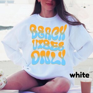 Beach Vibes Sweatshirt Beach lover Retro Oversized  Crewneck Aesthetic Graphic Pullover Coastal Chill Surf Style Apparel
