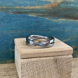 Star Crossed - Women&#39;s Titanium Crossover Ring - Criss Cross Ring for Her -