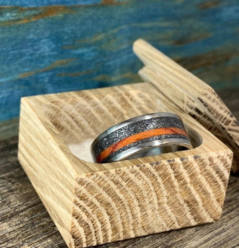 Men's Wedding Band with Meteorite and Amboyna Burl - Titanium Ring, Wood Inlay immagine 3