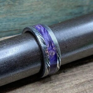 Purple Wedding Band, Stainless Steel Damascus Ring with Box Elder Inlay image 7