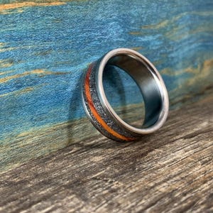 Men's Wedding Band with Meteorite and Amboyna Burl - Titanium Ring, Wood Inlay immagine 7