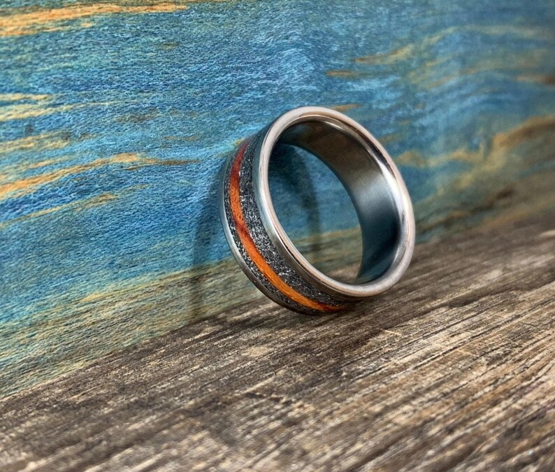 Men's Wedding Band with Meteorite and Amboyna Burl - Titanium Ring, Wood Inlay immagine 7