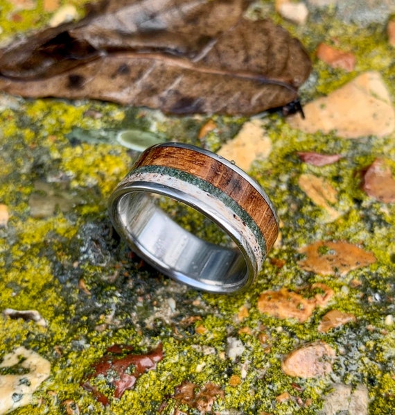 Wood ring for men. Wedding band mens wood ring. Wood ring with Green Moss.  Mens Ring. Mens Wedding ring.