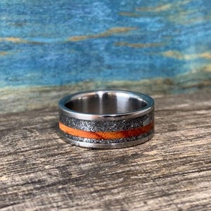 Men's Wedding Band with Meteorite and Amboyna Burl - Titanium Ring, Wood Inlay immagine 2