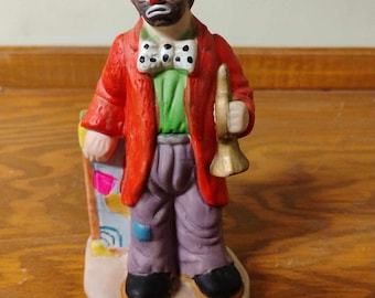 Emmett Kelly Jr. clown holding bugle with suitcase