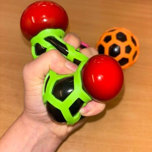 Large Hex Ball Colour Changing Squishy Sensory Ball - Autism ADHD Friendly Anxiety Stress Relief Calming Fidget Toy - Fun Sensory Gift Idea