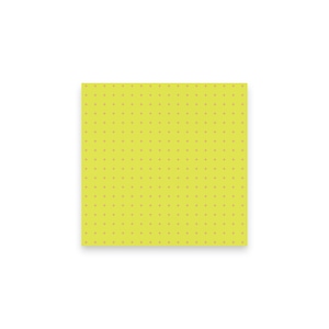 Puede incluir: Una nota adhesiva cuadrada y amarilla con un patrón repetitivo de pequeños signos más de color marrón claro. Los signos más están espaciados uniformemente, creando un diseño similar a una cuadrícula. La nota está aislada sobre un fondo blanco.