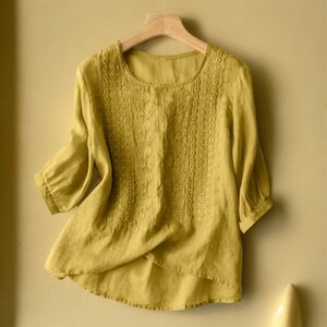 Chemises décontractées d'été élégantes pour femmes Hauts de travail à manches Blouses décontractées amples en coton Cadeau pour elle Blouse à broderie florale et col rond Yellow