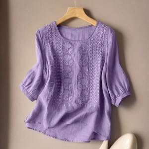 Lässige Sommer-Elegante Hemden für Damen Ärmel-Arbeitsoberteile Lässige lockere Baumwollblusen Geschenk für Sie O-Ausschnitt-Bluse mit Blumenstickerei Purple