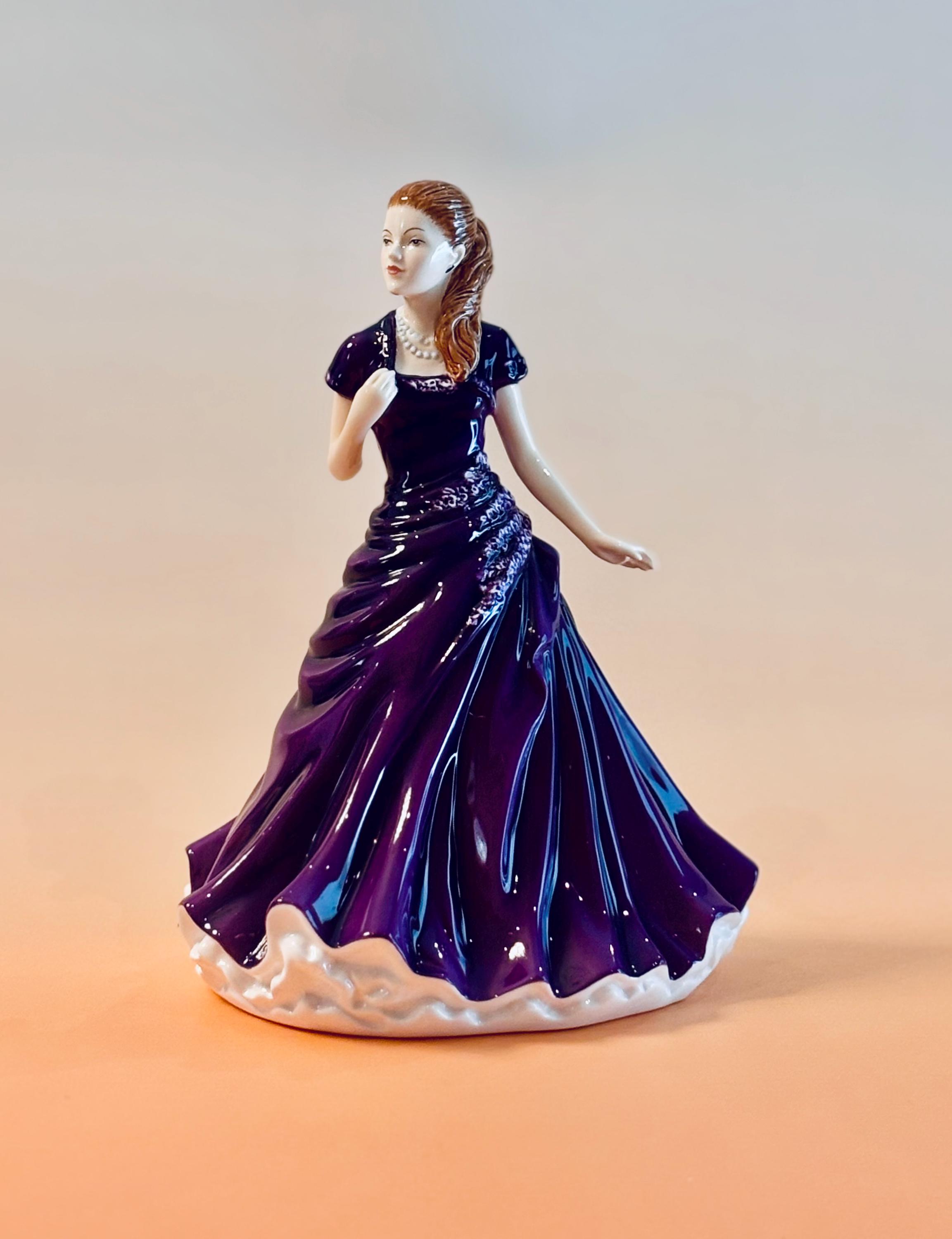 Royal Doulton Figurine,lisa ,HN 5600 , Boxed ,7H - Etsy