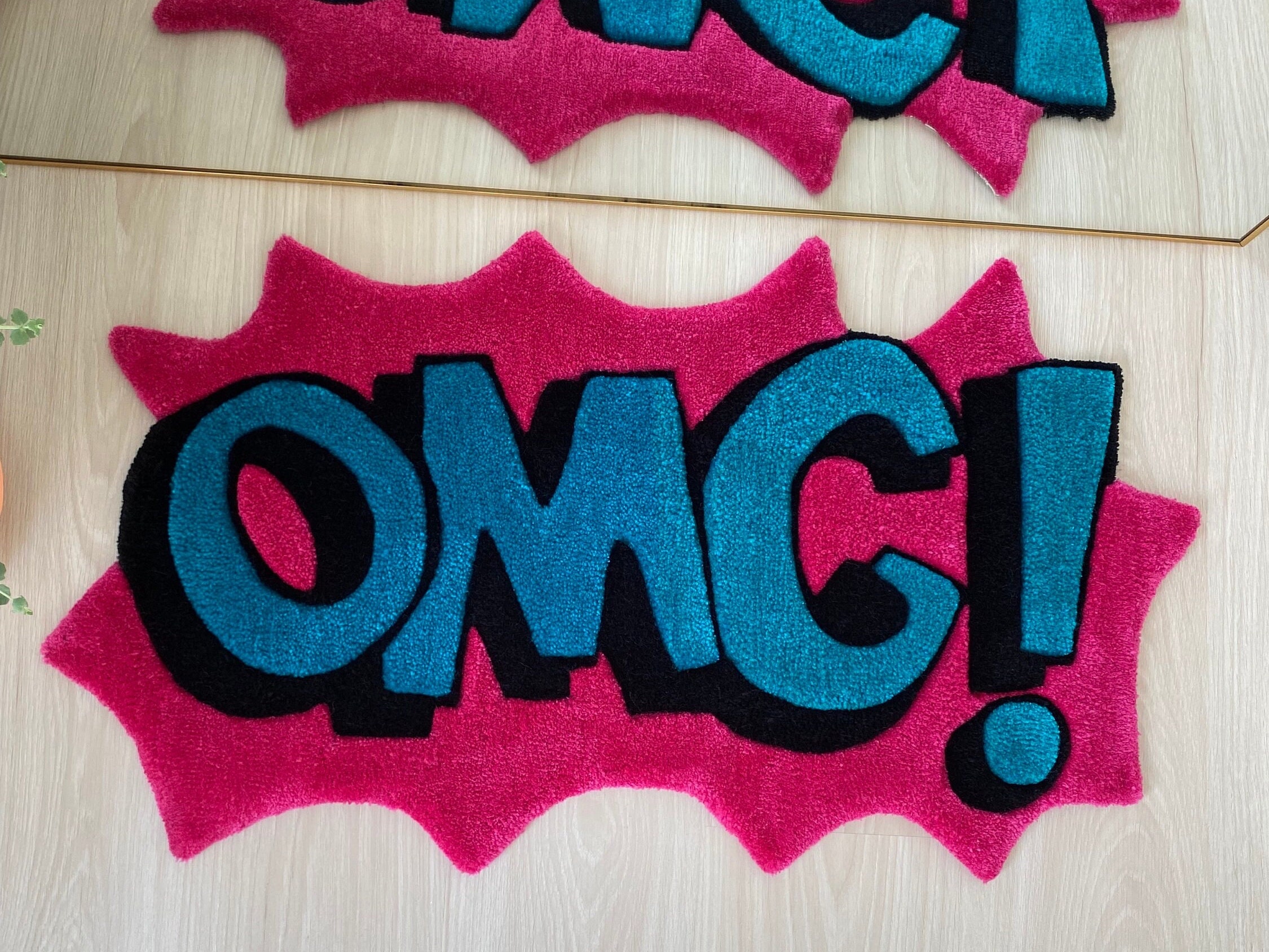 OMG! ウォールラグ Wall Art　壁掛けラグ 80×80cm Handmade Pop Art Tufted OMG Rug, Funky Bold Statement Floor Accent