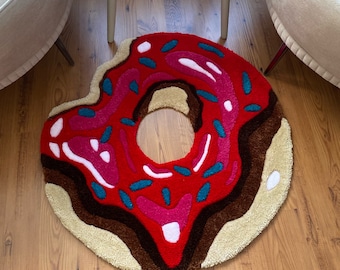 Handmade Tufted Donut Rug with Sprinkles, Fun and Whimsical Pink Floor Accent, Cozy Food Tufted Rug, Unique Gift for Home Decor Lovers