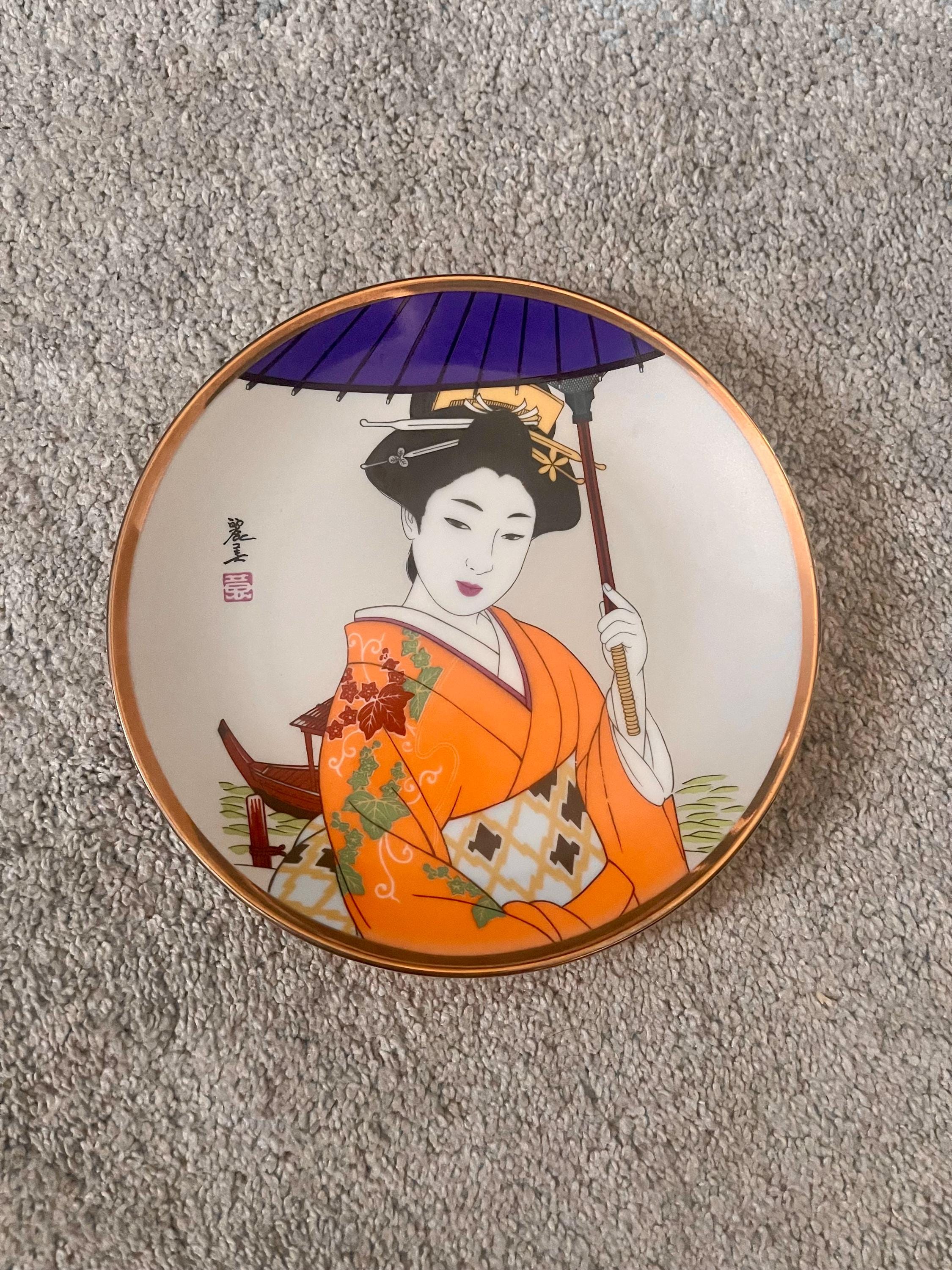 Vintage Japanese Porcelain Decorative Plate Featuring a Geisha
