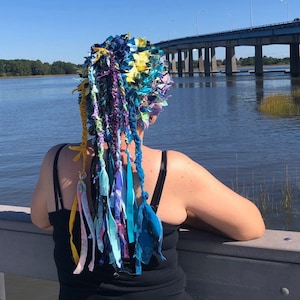 Gekke gehaakte muts met dreadlocks boho dameshoed funky unieke shabby chic ongebruikelijk raar festivalhoed statement muts blauwe hoed bucket denim
