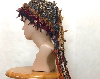 Chapeau unique fait à la main, coiffure de festival, chapeau boho pour femmes, chapeau fou funky marron avec dreads, bonnet pour femmes, chapeau d'art portable, chapeau de déclaration