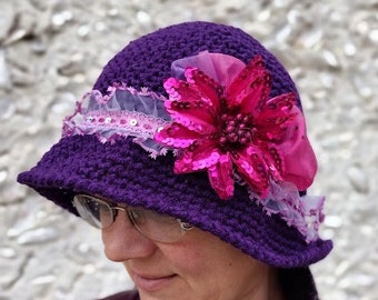 Lila Hut gehäkelt Statement Hut eleganter Blumen Hut breiter Krempe Flapper Bucket Damen Fedora Festival Kleidung Strickmütze Hutmacher Strickmütze