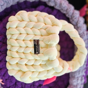 Handmade knit chunky yarn purse, chunky yarn knit bag, chunky knit shoulder bag. Stylish super soft and beautiful purse!