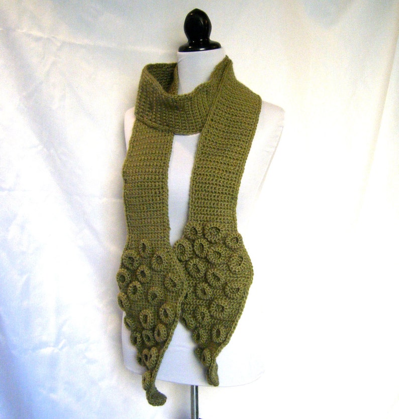 PATTERN Tentacle Scarf image 3