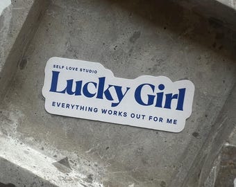 Vinylsticker Lucky Girl - positieve affirmatie, laptop, waterfles en dagboekdecor