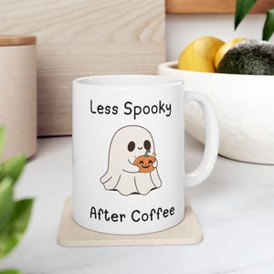 Niedliche Gruselige Geist Becher, Weniger Gruselig Nach Kaffeebecher, Halloween Becher, Herbst Becher, Gruselige Saison, Geschenk für Sie, Geschenk für ihn, Geschenk für Lehrer