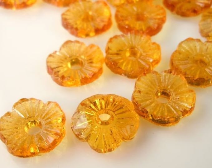 6 Vintage German Glass Flower Beads Topaz 10mm (BX 8 - 26)